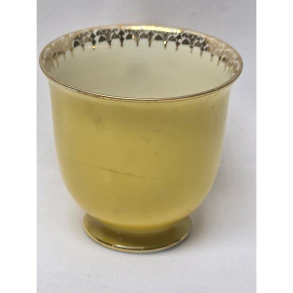 Vintage Continental Bavaria 18 Ivory Gold Trim Floral Pattern Demitasse Tea Cup - Picture 3 of 9